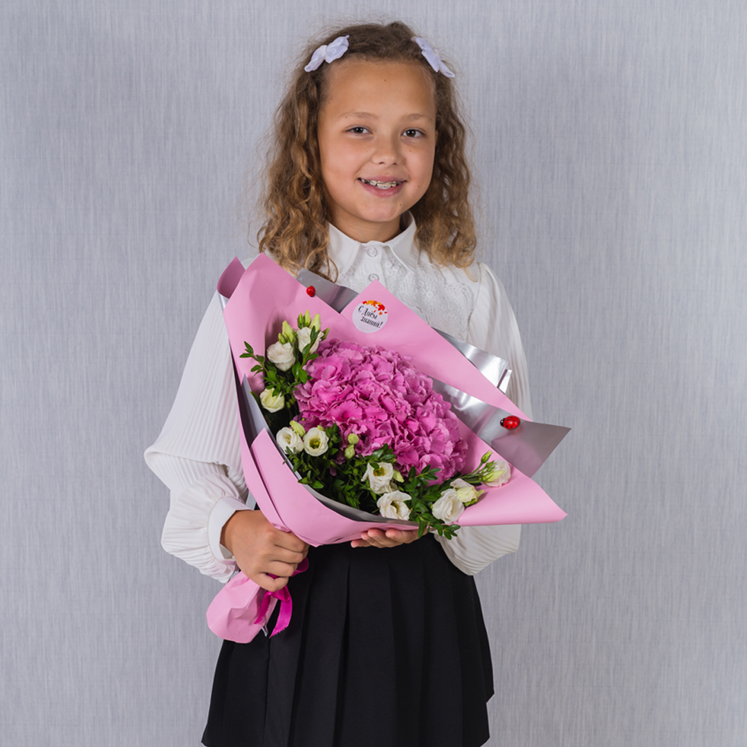 Школьный букет с гортензией и эустомой "Подружка" N 37962