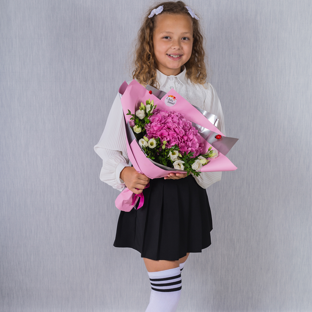 Школьный букет с гортензией и эустомой "Подружка" N 37962