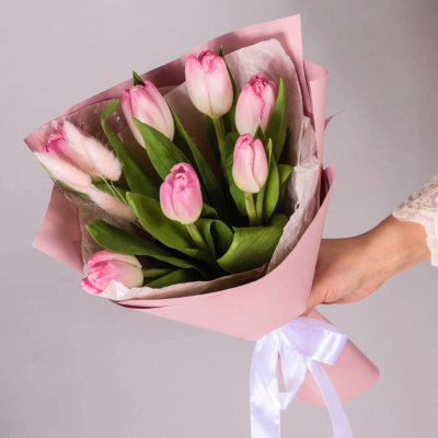 Букет 7 розовых тюльпанов с лагурусом 59862 Букет 7 розовых тюльпанов с лагурусом 59862