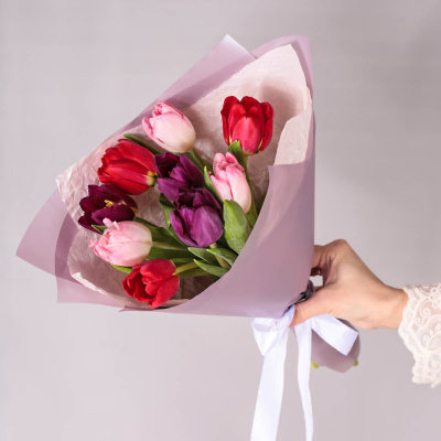 Букет из 9 тюльпанов в упаковке 928403 Букет из 9 тюльпанов в упаковке 928403