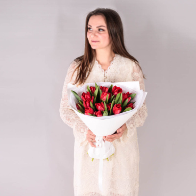 Букет из 15 красных тюльпанов 28405 Букет из 15 красных тюльпанов 28405