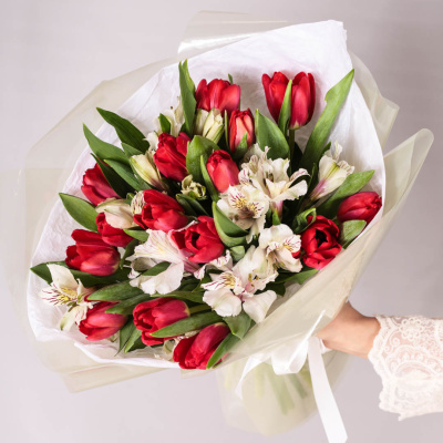 Букет из тюльпанов с альстромерией 46173 Букет из тюльпанов с альстромерией 46173