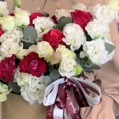 Коробка с розами и эустомой N 67000 Коробка с розами и эустомой N 67000