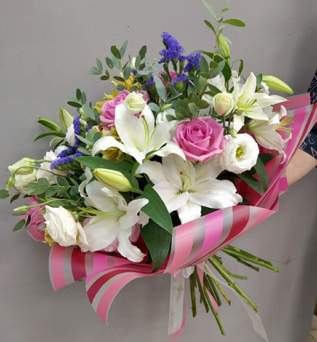 Букет "Пробуждение" из кустовой розы, эустомы и лилии арт. 7706