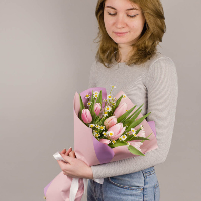 9 тюльпанов с ромашками N 46336 9 тюльпанов с ромашками N 46336