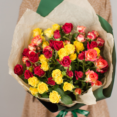 Букет из ярких кустовых роз 27803 Букет из ярких кустовых роз 27803