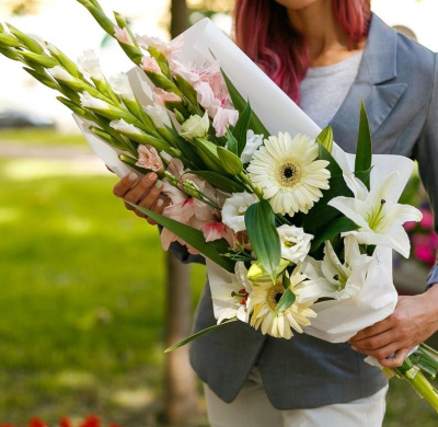 Букет "Навстречу звездам" из герберы, лилии, гладиолуса и эустомы N 7693 Букет "Навстречу звездам" из герберы, лилии, гладиолуса и эустомы N 7693