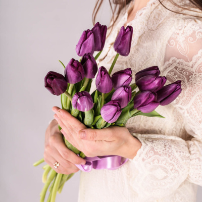 Букет из 15 фиолетовых тюльпанов 28774 Букет из 15 фиолетовых тюльпанов 28774