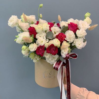 Коробка с розами и эустомой N 67000 Коробка с розами и эустомой N 67000