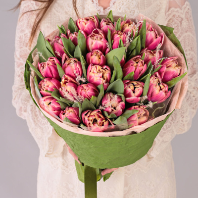 Букет из 25 пионовидных тюльпанов Колумбус с сухоцветами 59867 Букет из 25 пионовидных тюльпанов Колумбус с сухоцветами 59867