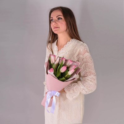 Букет 7 розовых тюльпанов с лагурусом 59862 Букет 7 розовых тюльпанов с лагурусом 59862