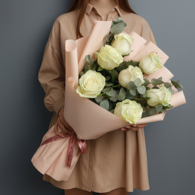 Букет белых роз высоких с эвкалиптом N 76722 Букет белых роз высоких с эвкалиптом N 76722