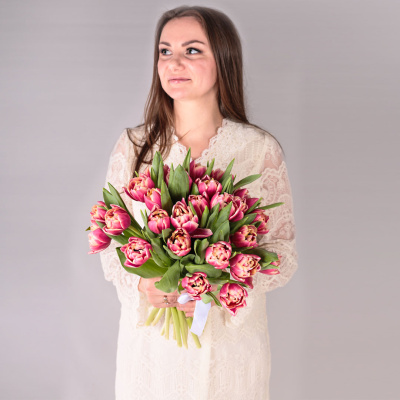 Букет из 25 пионовидных тюльпанов Коламбус под ленту 46176 Букет из 25 пионовидных тюльпанов Коламбус под ленту 46176