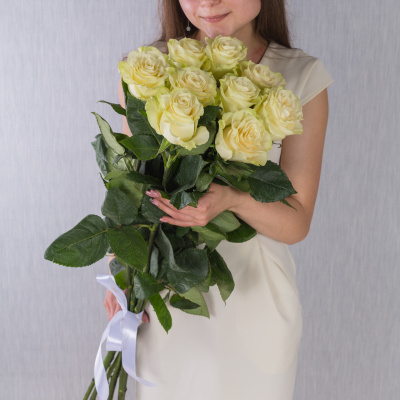 Букет из 9 крупных Белых роз Эквадор 60 см 36401 Букет из 9 крупных Белых роз Эквадор 60 см 36401