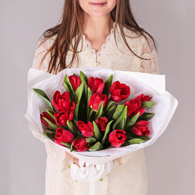 Букет из 15 красных тюльпанов 28405 Букет из 15 красных тюльпанов 28405