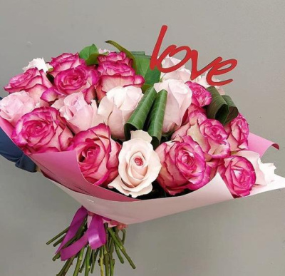 Монобукет "Любовь" из крупных розовых Эквадорских роз. 6664 Монобукет "Любовь" из крупных розовых Эквадорских роз. 6664