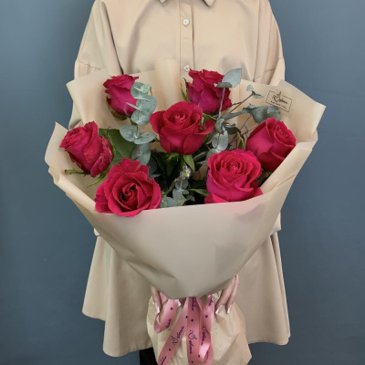 Букет с розовыми розами 60 см. и эвкалиптом N 76724 Букет с розовыми розами 60 см. и эвкалиптом N 76724