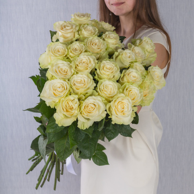 Букет из 25 Белых роз 60см 7304 Букет из 25 Белых роз 60см 7304