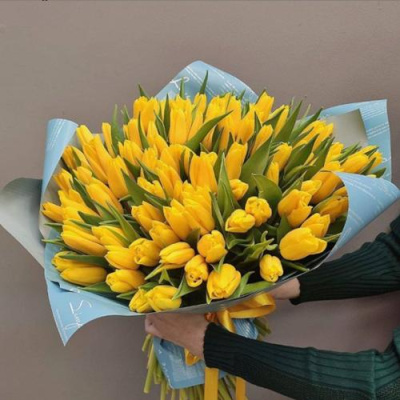 Букет 101 желтый тюльпан в упаковке 5505 Букет 101 желтый тюльпан в упаковке 5505