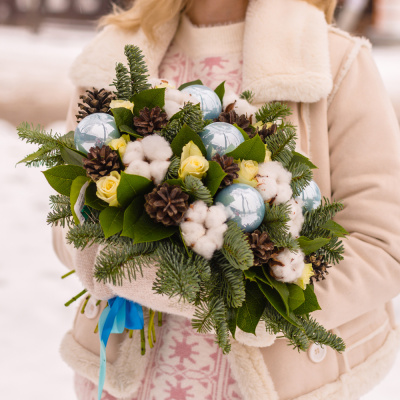 Букет Хрустальный с еловыми ветками нобилис, шишками и хлопком N 72279