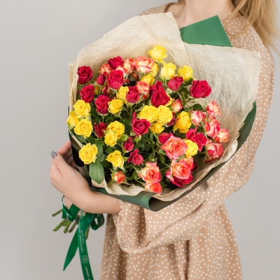 Букет из ярких кустовых роз 27803 Букет из ярких кустовых роз 27803