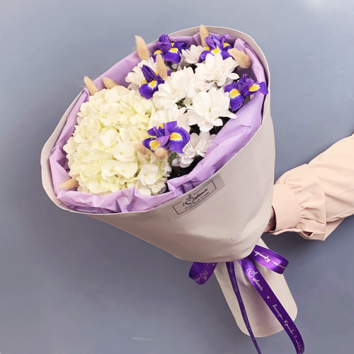 Букет с гортензией и ирисами арт. 84696