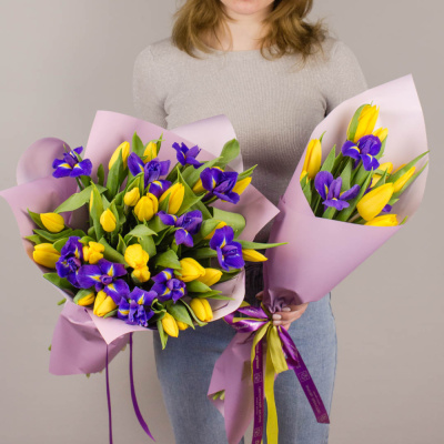 Букеты из тюльпанов с ирисами для мамы и дочки (комплект букетов) 46330 Букеты из тюльпанов с ирисами для мамы и дочки (комплект букетов) 46330