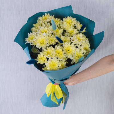 Букет кустовых хризантем с лагурусом N 47180 Букет кустовых хризантем с лагурусом N 47180
