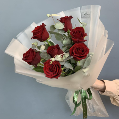 Букет из красных высоких роз Эквадор с эвкалиптом N 76723 Букет из красных высоких роз Эквадор с эвкалиптом N 76723