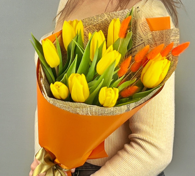 Букет 9 желтых тюльпанов с лагурусом 46461 Букет 9 желтых тюльпанов с лагурусом 46461