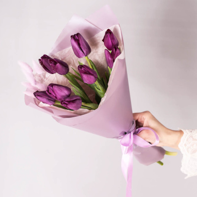 Букет 9 тюльпанов с лагурусом 46461 Букет 9 тюльпанов с лагурусом 46461