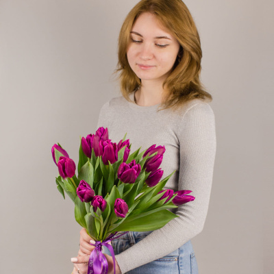 Букет из 15 малиновых тюльпанов 28774 Букет из 15 малиновых тюльпанов 28774
