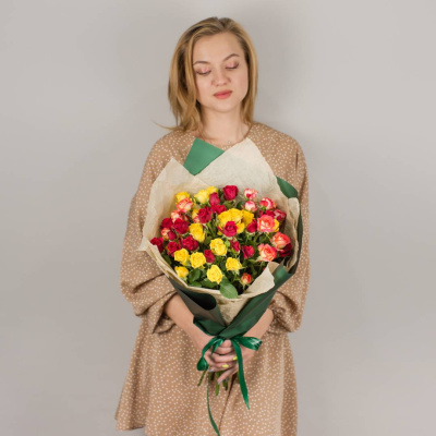 Букет из ярких кустовых роз 27803 Букет из ярких кустовых роз 27803