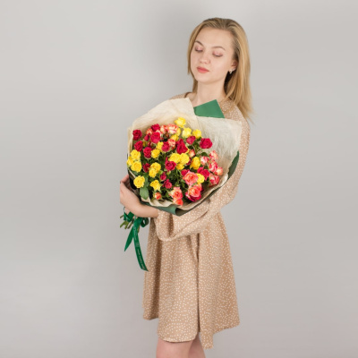 Букет из ярких кустовых роз 27803 Букет из ярких кустовых роз 27803