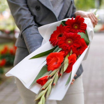 Букет "Школьная пора" с герберами и гладиолусами. N 7611 Букет "Школьная пора" с герберами и гладиолусами. N 7611