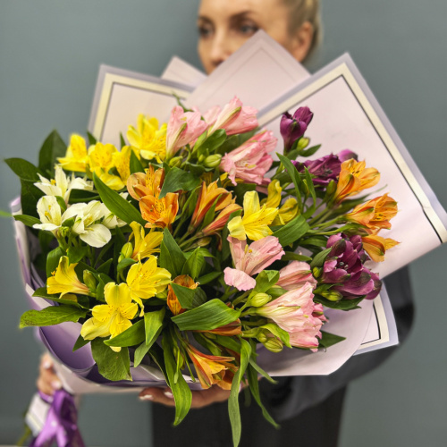 Букет из Альстромерий микс в упаковке арт. 50791