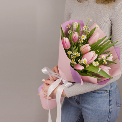 9 тюльпанов с ромашками N 46336 9 тюльпанов с ромашками N 46336