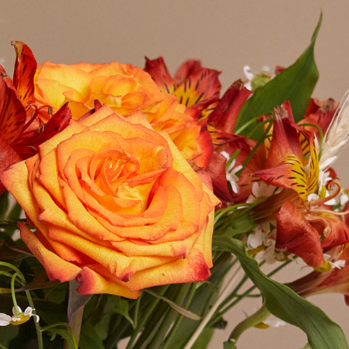 Букет из оранжевых роз в вазе. Сет арт. 82234