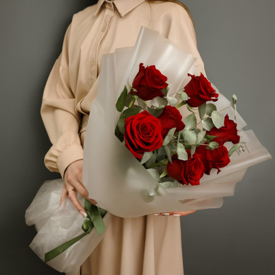 Букет из красных высоких роз Эквадор с эвкалиптом N 76723 Букет из красных высоких роз Эквадор с эвкалиптом N 76723