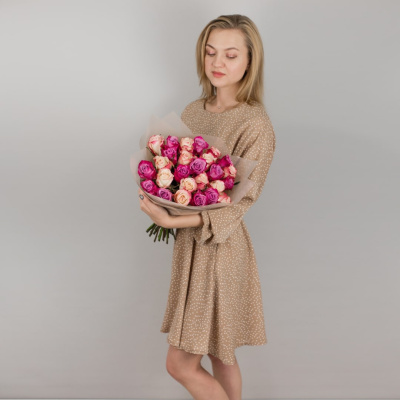 Букет из 25 роз 40 см. в упаковке 45007-ФР Букет из 25 роз 40 см. в упаковке 45007-ФР