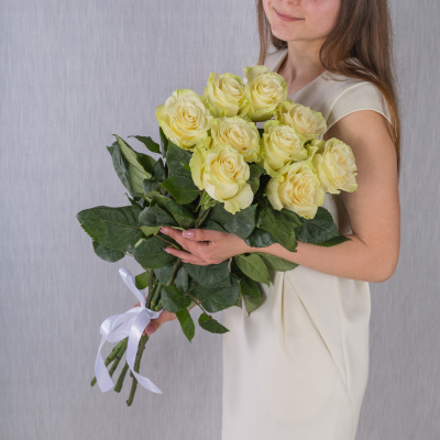 Букет из 9 крупных Белых роз Эквадор 60 см 36401 Букет из 9 крупных Белых роз Эквадор 60 см 36401