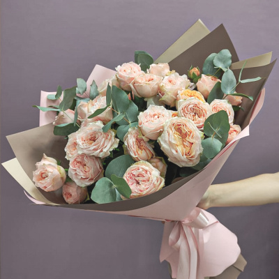 Букет из 9 кустовых пионовидных персиковых роз с эвкалиптом 45354-Перс Букет из 9 кустовых пионовидных персиковых роз с эвкалиптом 45354-Перс
