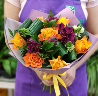 Букет "Лучики солнца" из кенийской розы и альстромерии. N 7132 Букет "Лучики солнца" из кенийской розы и альстромерии. N 7132