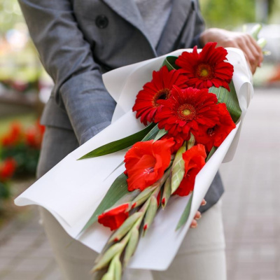 Букет "Школьная пора" с герберами и гладиолусами. N 7611 Букет "Школьная пора" с герберами и гладиолусами. N 7611