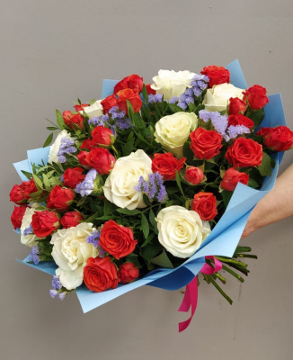 Букет "Любовная магия" из одноголовых и кустовых роз 27797 Букет "Любовная магия" из одноголовых и кустовых роз 27797