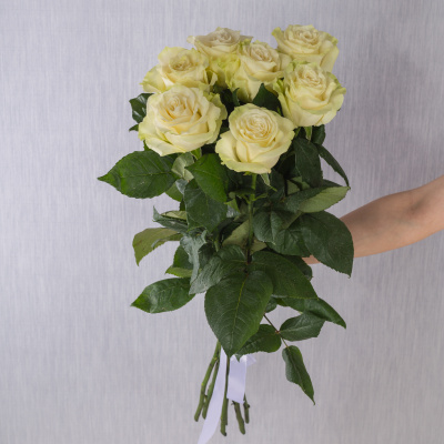 Букет из 7 Белых роз 60 см 36402 Букет из 7 Белых роз 60 см 36402