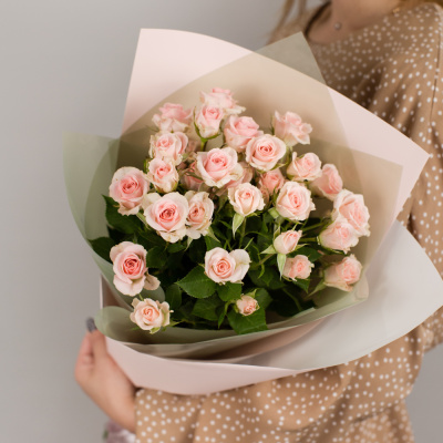 Букет из нежных кустовых роз 50403-СвР
