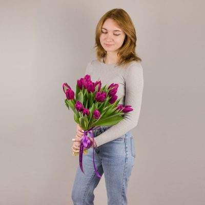 Букет из 15 малиновых тюльпанов 28774 Букет из 15 малиновых тюльпанов 28774