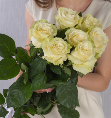 Букет из 7 Белых роз 60 см 36402 Букет из 7 Белых роз 60 см 36402