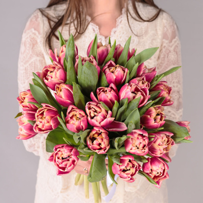 Букет из 25 пионовидных тюльпанов Коламбус под ленту 46176 Букет из 25 пионовидных тюльпанов Коламбус под ленту 46176